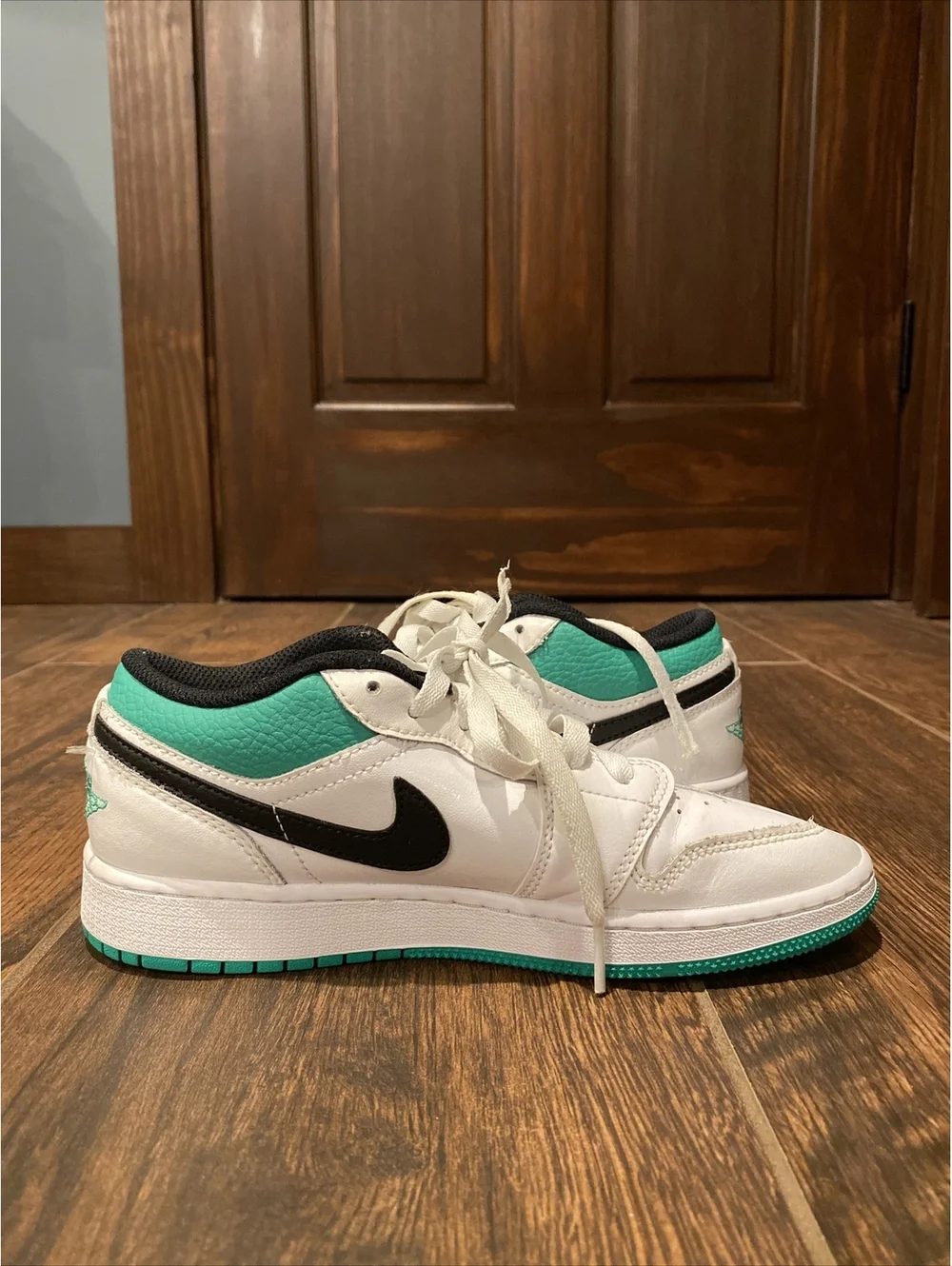 Nike Air Jordan 1 Low GS White Lucky Green Size 4.5Y Youth (553560-129)